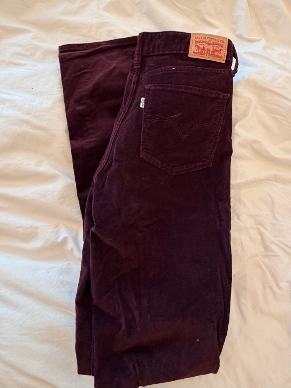 Levi's women’s boot cut Corduroy Pants - Burgundy